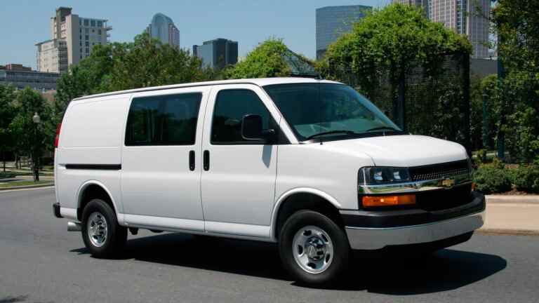 Ancient Chevy Express, GMC Savana Vans reviendront-ils en tant que véhicules électriques New-Age?