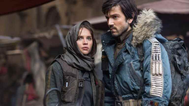 Andor a terminé le tournage de la série préquelle de Star Wars et présente des « visages familiers », taquine Diego Luna