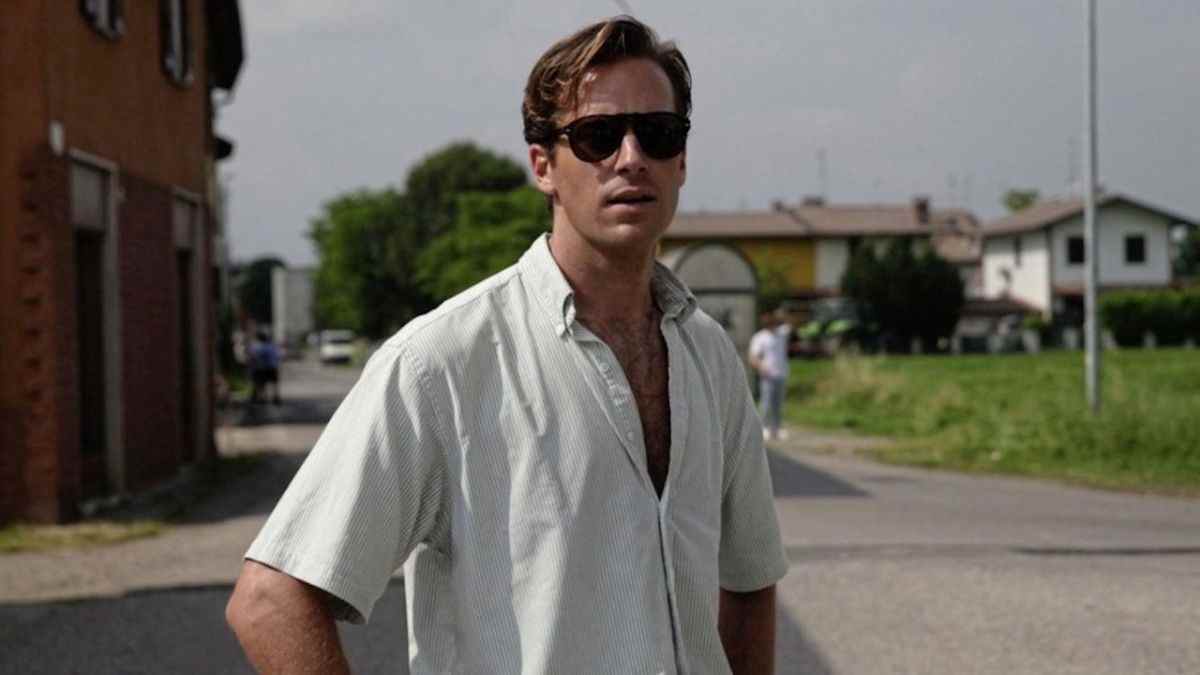 Armie Hammer organise-t-il vraiment des visites aux îles Caïmans après y avoir déménagé à la suite du scandale hollywoodien?
