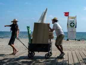 La plage Kew-Balmy de Toronto a été fermée à la baignade en raison d'un nombre élevé d'E. coli, le mercredi 20 juillet 2022. [Photo Peter J. Thompson/National Post]