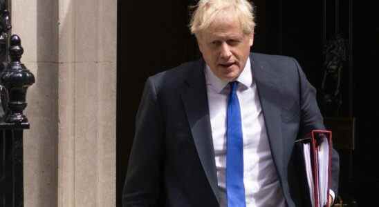 Boris Johnson démissionne, reste Premier ministre britannique pour l'instant