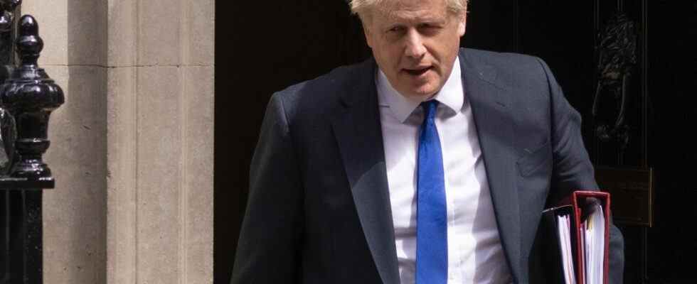 Boris Johnson démissionne, reste Premier ministre britannique pour l'instant