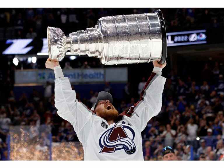 Byram de l’Avalanche a failli être jeté du défilé de la Coupe Stanley par un flic qui ne savait pas qu’il était joueur