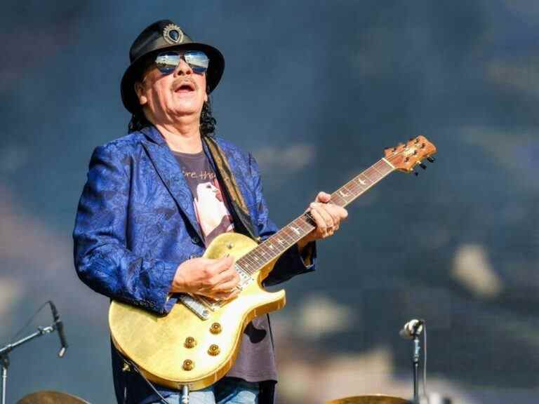 Carlos Santana « va bien » après s’être évanoui à cause de la chaleur