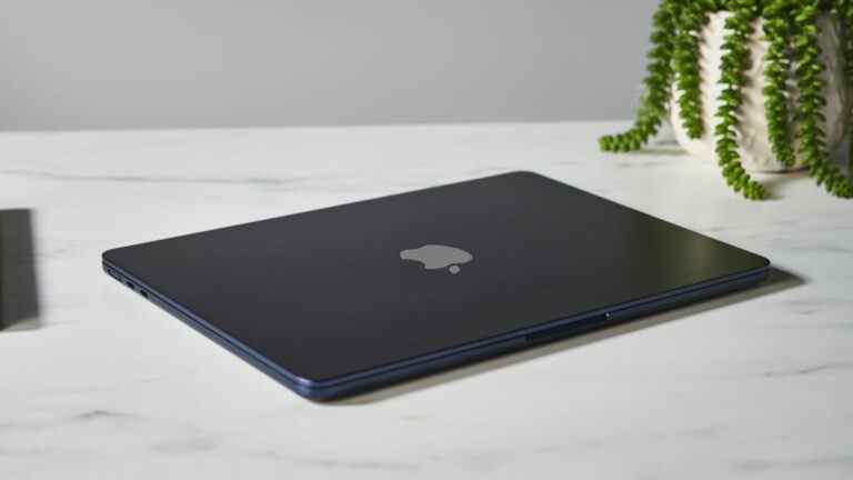 Ce piratage risqué de 15 $ pourrait empêcher votre MacBook Air M2 de surchauffer