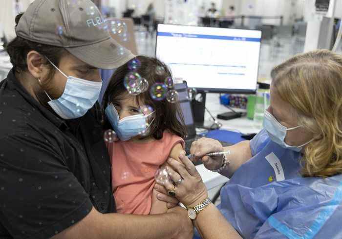 C’est maintenant à leur tour : les jeunes du Québec commencent à se faire vacciner contre la COVID-19