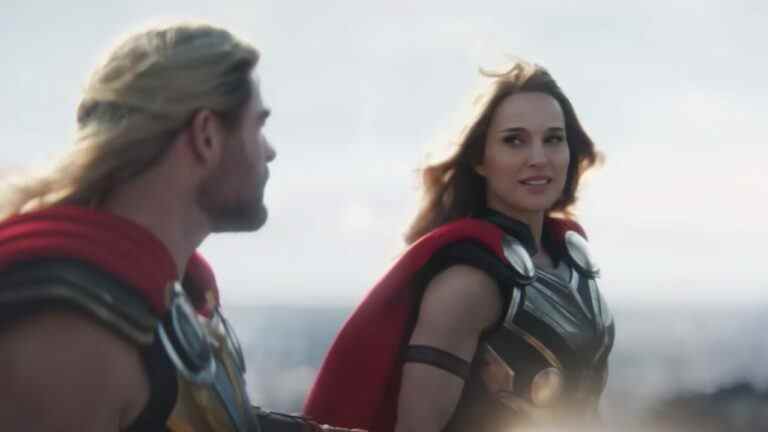 Chris Hemsworth a sauté de la viande avant de filmer une scène de baiser avec Vegan Thor: Natalie Portman, co-vedette de Love And Thunder
