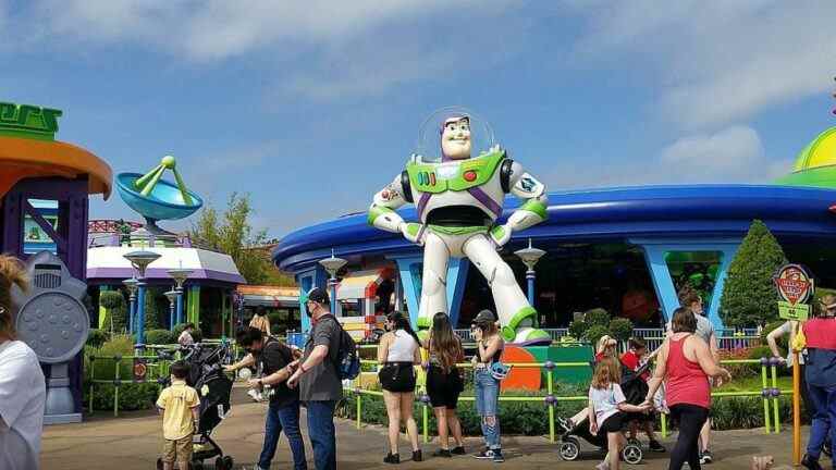 Encore un autre parc Disney arrêté après avoir tenté d'introduire une arme à feu dans les studios d'Hollywood
