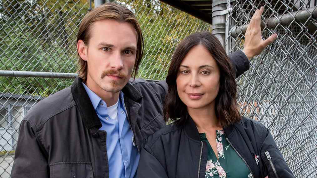 Catherine Bell et Tom Stevens dans Jailbreak Lovers sur Lifetime