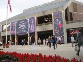 Les étoiles montantes et les légendes de la musique country continuent de partager la scène du Grand Ole Opry à Nashville, Tennessee, (Sarah Doktor/Postmedia Network)