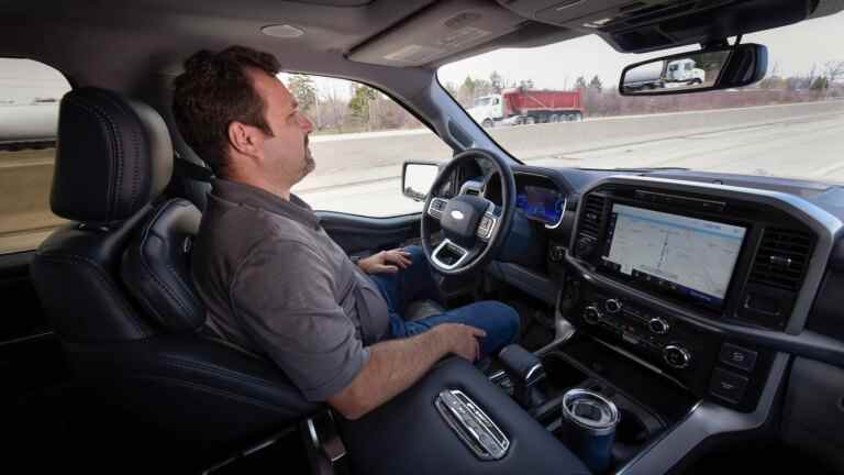 Ford lance enfin le F-150 et la technologie de conduite mains libres Mach-E BlueCruise