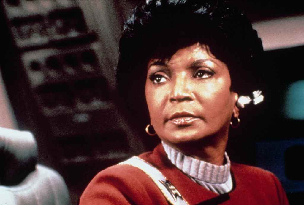 STAR TREK II : LA COLÈRE DE KHAN, Nichelle Nichols, portant son oreillette de communication, 1982. (c)Paramount.  Avec l'aimable autorisation de la collection Everett.