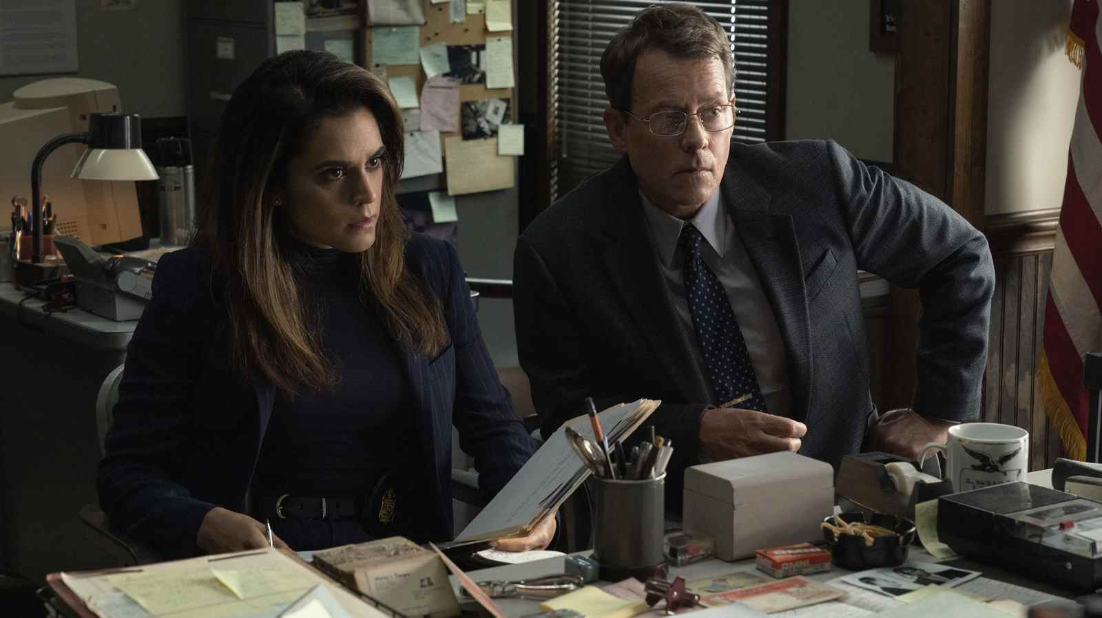 Greg Kinnear et Sepideh Moafi de Black Bird sur le 