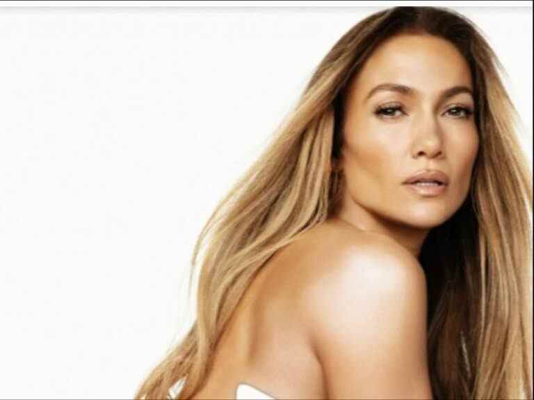 Jennifer Lopez « plus heureuse que jamais » alors qu’elle pose nue pour son 53e anniversaire