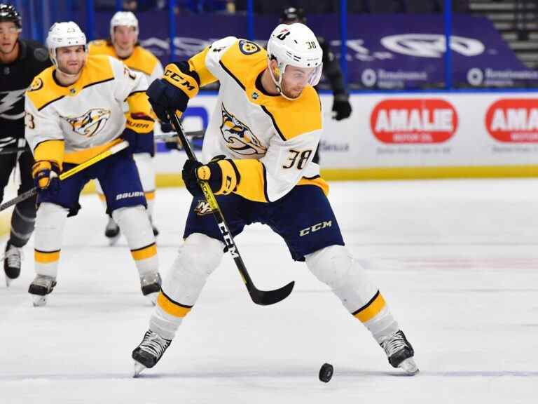 Jeremy Davies s’est précipité chez Staples par sa petite amie pour imprimer et signer le contrat de la LNH