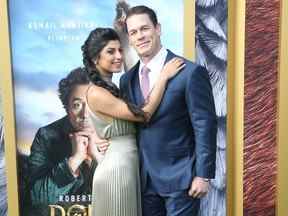 Shay Shariatzadeh et John Cena.