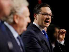 Pierre Poilievre prend la parole lors d'un débat à la direction des conservateurs à la Canada Strong and Free Networking Conference à Ottawa, le 5 mai 2022.