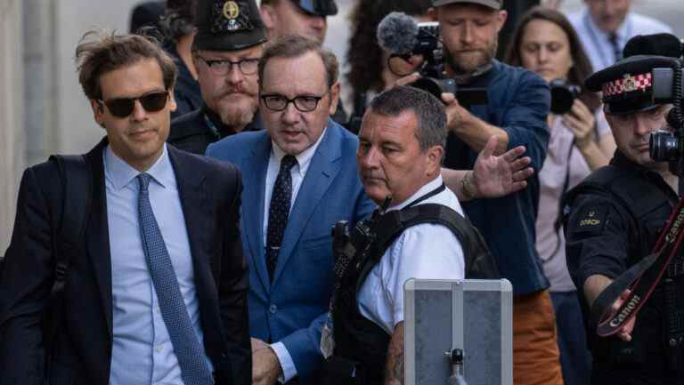 Kevin Spacey plaide non coupable de tous les chefs d'agression sexuelle devant un tribunal britannique, procès prévu pour juin 2023
	
	
