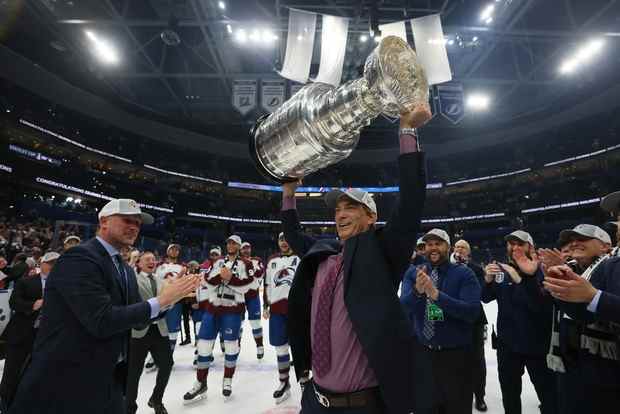 L’Avalanche promeut Joe Sakic au poste de président des opérations hockey