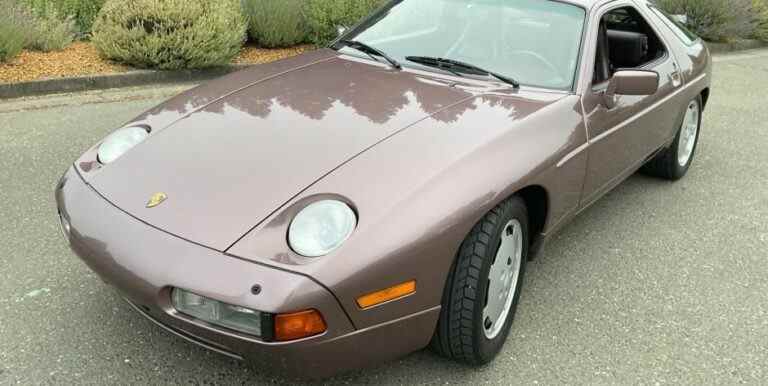 La Porsche 928S4 de 1987 est notre sélection du jour aux enchères pour apporter une remorque