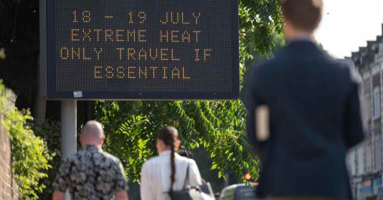 La canicule britannique bat des records alors que les Britanniques rôtissent à des températures de 40 ° C