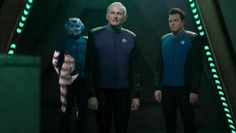 La drôle de façon dont Seth MacFarlane d'Orville utilise Annie pour 'embarrasser' Victor Garber sur le plateau
