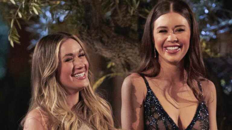 La première première de la saison à deux de The Bachelorette a été aussi chaotique que prévu, avec des éliminations qui se sont détraquées
