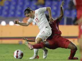 Jessie Fleming du Canada en action avec Deysire Salazar du Panama au Championnat Concacaf W à l'Estadio Universitario le 8 juillet 2022.