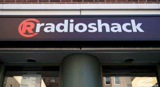 Le cadavre profané du détaillant d'électronique raté Radioshack ramené d'entre les morts sous la forme d'un zombie crypto-meme chancelant