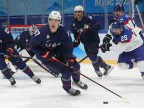 Le meilleur espoir Matthew Knies, qui joue ici pour l'équipe olympique américaine à Pékin, attirera beaucoup d'attention pendant le camp de développement d'une semaine des Leafs.