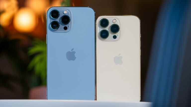 Les deux découpes perforées de l’iPhone 14 Pro peuvent ressembler à une seule « pilule large »