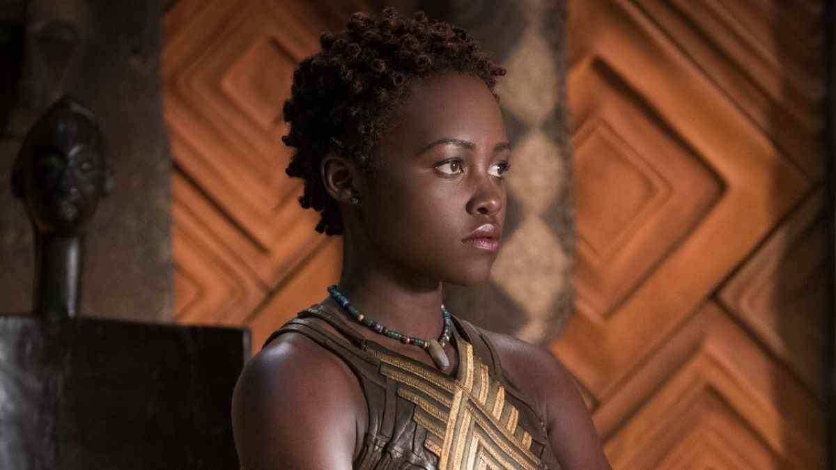 Lupita Nyong'o a mangé des fourmis volontairement et sa co-star de Black Panther 2 n'a pas pu s'arrêter avec les jeux de mots 
