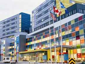 L'entrée de l'Hôpital de Montréal pour enfants au site Glen du CUSM en 2016.