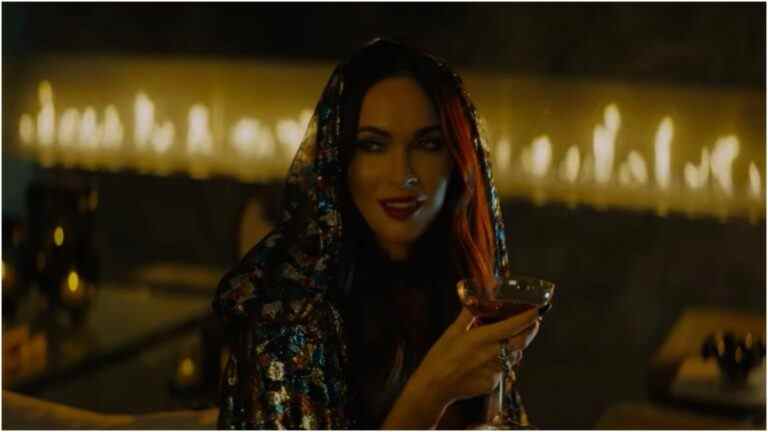 Megan Fox est l’un des nombreux vampires suceurs de sang dans la première bande-annonce de Night Teeth de Netflix