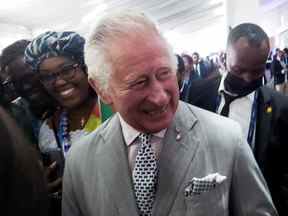 Le prince Charles interagit avec les délégués lors de la réunion des chefs de gouvernement du Commonwealth à Kigali, Rwanda, le 23 juin 2022.