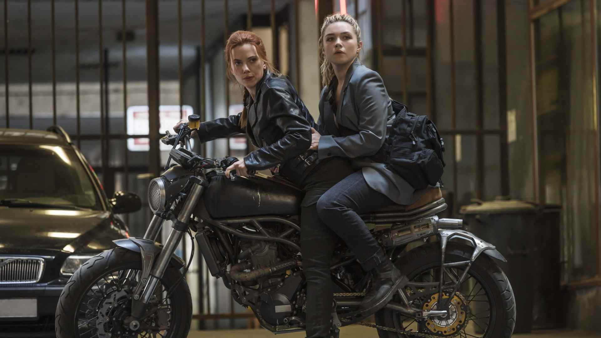 Scarlett Johansson et Florence Pugh dans Black Widow