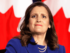 La ministre des Finances, Chrystia Freeland, ajoute des mesures de relance budgétaire à un moment où elles ne sont pas nécessaires.