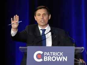 L'espoir à la direction conservatrice Patrick Brown lors du débat à la direction du Parti conservateur du Canada en français à Laval, au Québec, le 25 mai 2022.