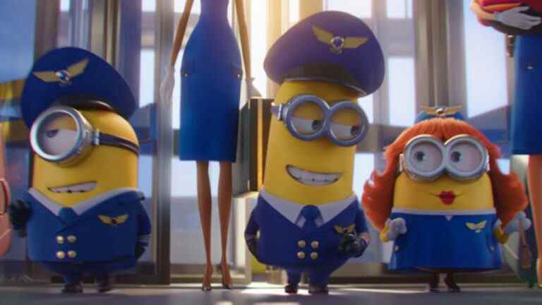 Pourquoi des hordes de gens s'habillent-ils en costumes pour voir Minions: The Rise Of Gru?
