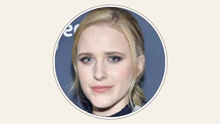 Rachel Brosnahan «malade» après une fusillade de masse dans la ville natale de Highland Park: «Assez, c'est assez»
