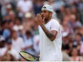 Tennis - Wimbledon - All England Lawn Tennis and Croquet Club, Londres, Grande-Bretagne - 6 juillet 2022 L'Australien Nick Kyrgios célèbre sa victoire en quart de finale contre le Chilien Cristian Garin