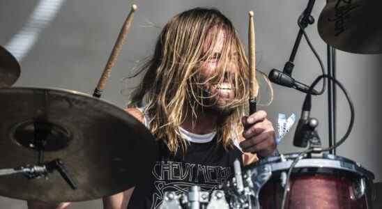 Regardez le fils de Taylor Hawkins honorer son défunt père en jouant du tambour « My Hero » lors de la fête de quartier du 4 juillet Les plus populaires doivent être lus