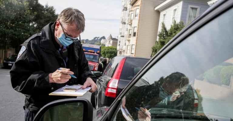 San Francisco peint une zone interdite au stationnement autour d’une voiture garée