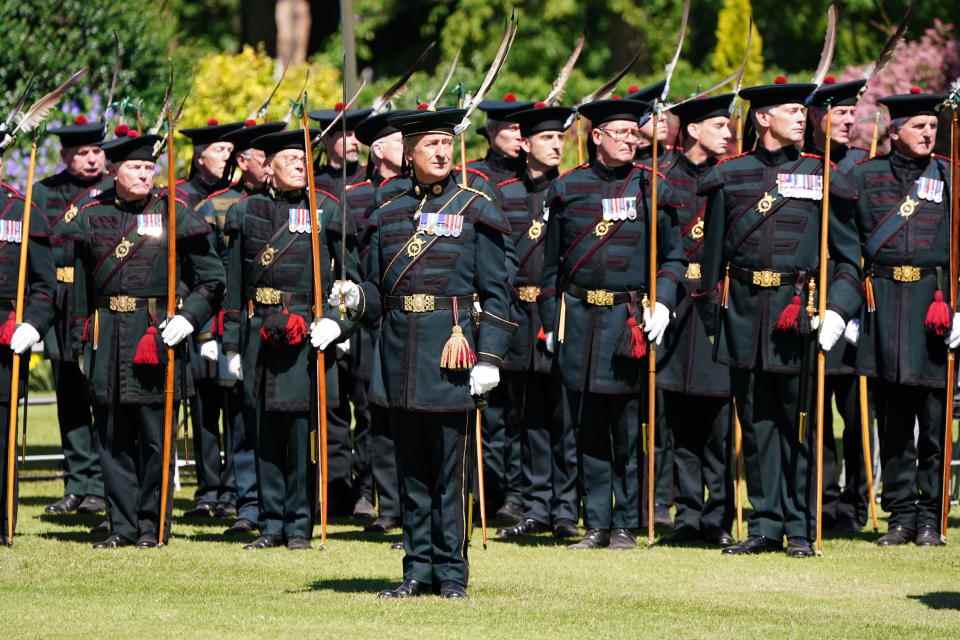 Membres de la Royal Company of Archers participant à la cérémonie Reddendo (Jane Barlow/PA)