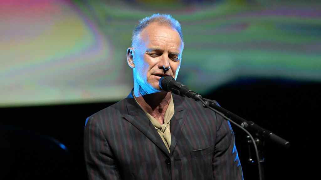 Sting met en garde lors d'un concert à Varsovie contre les menaces à la démocratie
