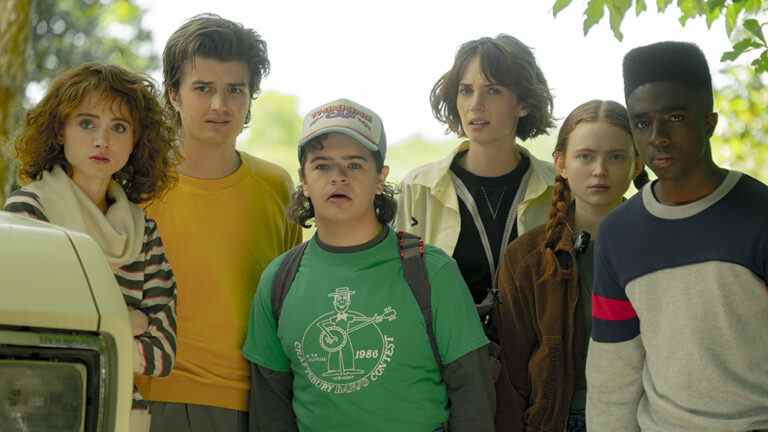 "Stranger Things 4" dévoile la bande originale complète, y compris le remix étendu de "Separate Ways (Worlds Apart)" de Journey avec Steve Perry
	
	
