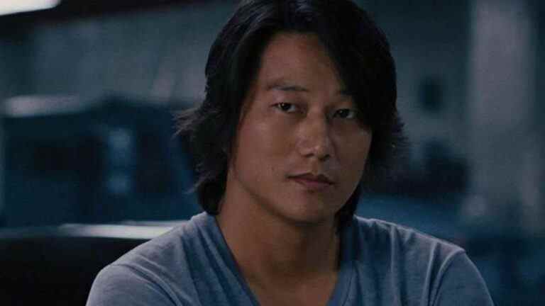 Sung Kang confirme que son personnage mystérieux manie un sabre laser dans la série Obi-Wan Kenobi