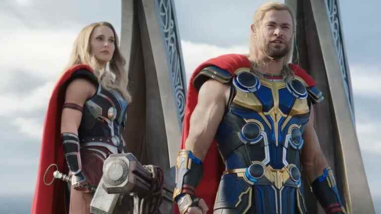 Thor: Love and Thunder a une victoire au box-office de 302 millions de dollars digne des dieux
