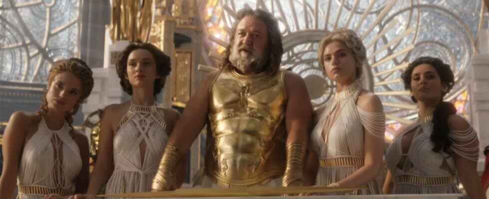 Thor: Russell Crowe de Love And Thunder a eu la meilleure réaction à son brillant costume de Zeus