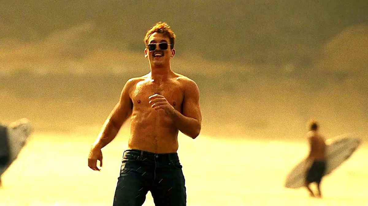 Top Gun: Miles Teller de Maverick révèle l'origine de sa danse virale torse nu
